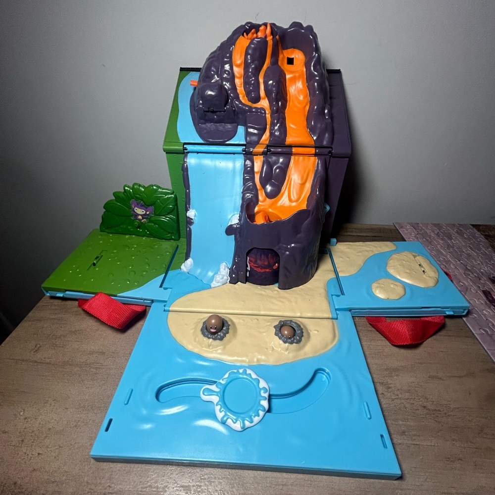 Pokémon Carry Case Volcano Playset